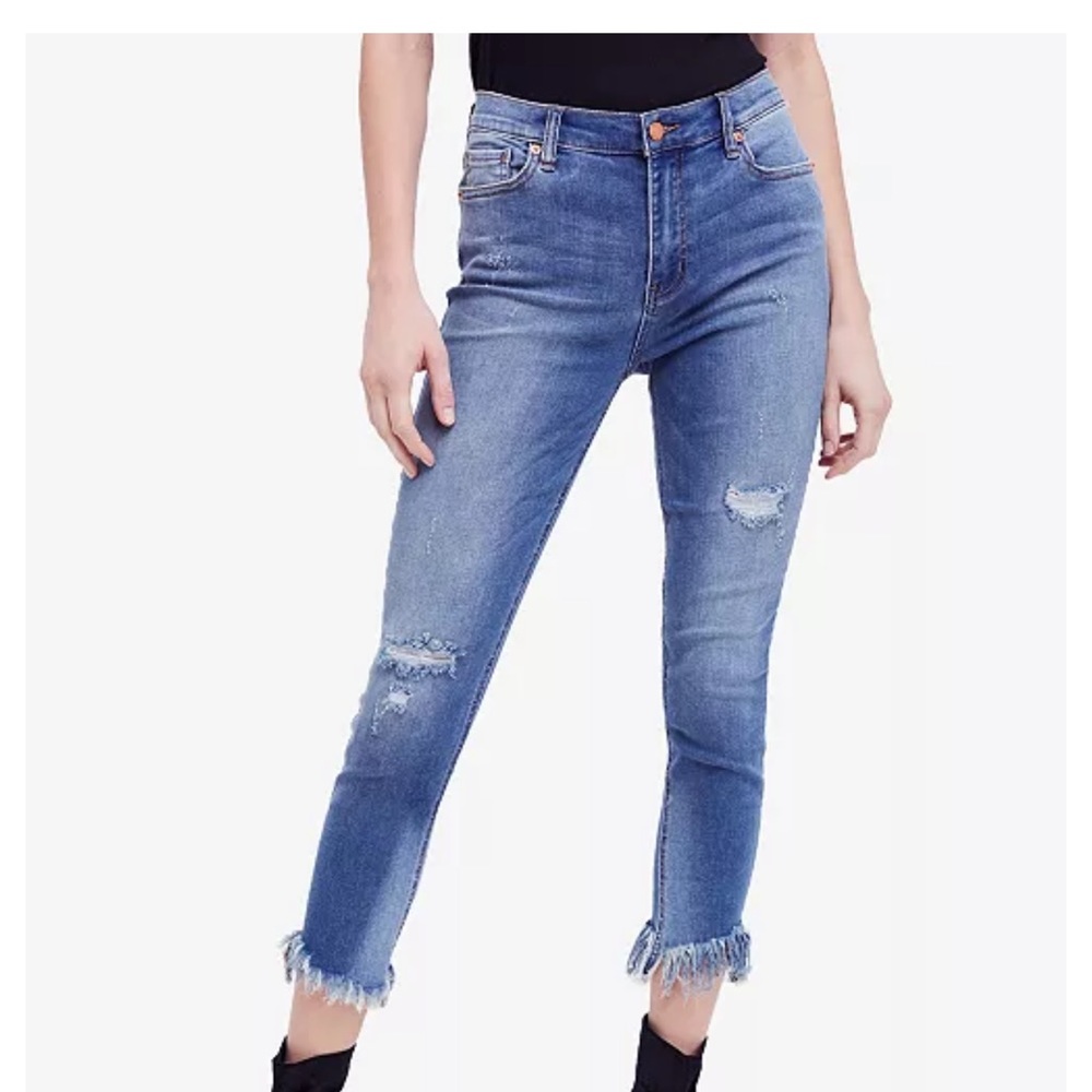 Free People Great Heights Frayed Skinny Jeans in size 26 Short